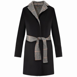 Ladies' coat in black